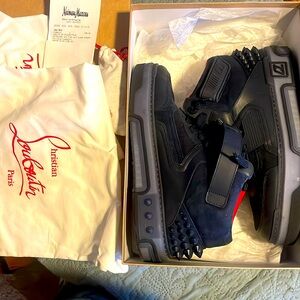 ASTROLOUBI mid flat calf suede sneaker
Christian Louboutin
MARINE 43 EU (10D US